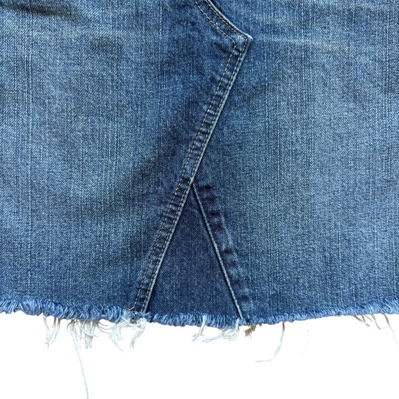 J. Crew Women's Denim Mini Skirt Medium Blue Wash Size 30 Raw Edge Hem Casual - Picture 4 of 7